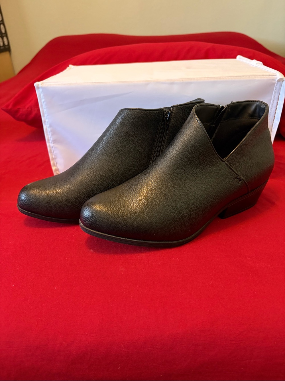 Aerosoles Women’s Black Leather Ankle Boots With Stacked Heel And Zipper